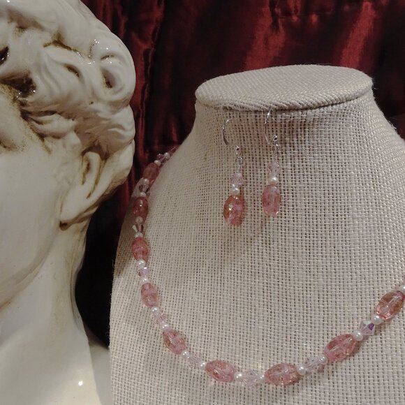 Petite handmade Mediterranean necklace/earring set in two stylish colors - Picture 9 of 12